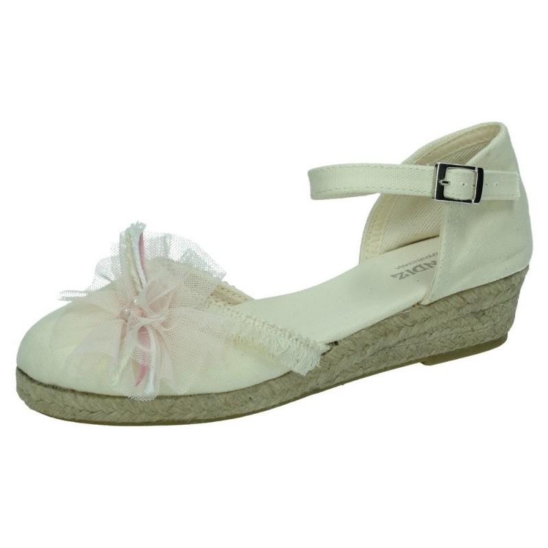 ESPARTEÑA COLOR BEIGE CON PULSERA ADORNADA CON FLECOS  Y FLOR. FABRICADO EN ESPAÑA.