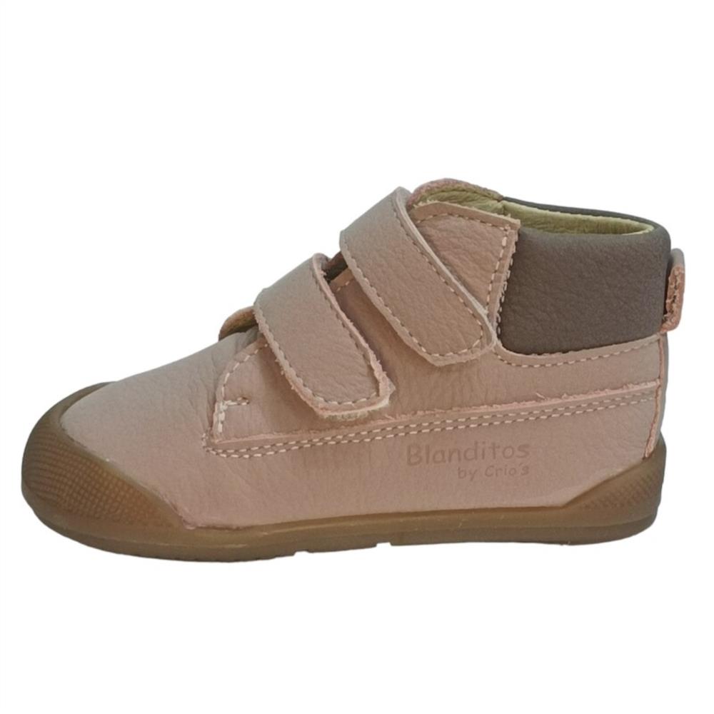 Bota respetuosa de la marca Blanditos en color rosa.