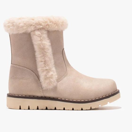 Bota de la marca Conguitos en color rosa con suave pelo en lateral y parte superior.