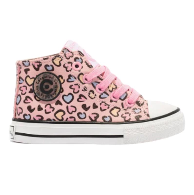 Bota de la marca Conguitos en color rosa y fantasía de corazones.