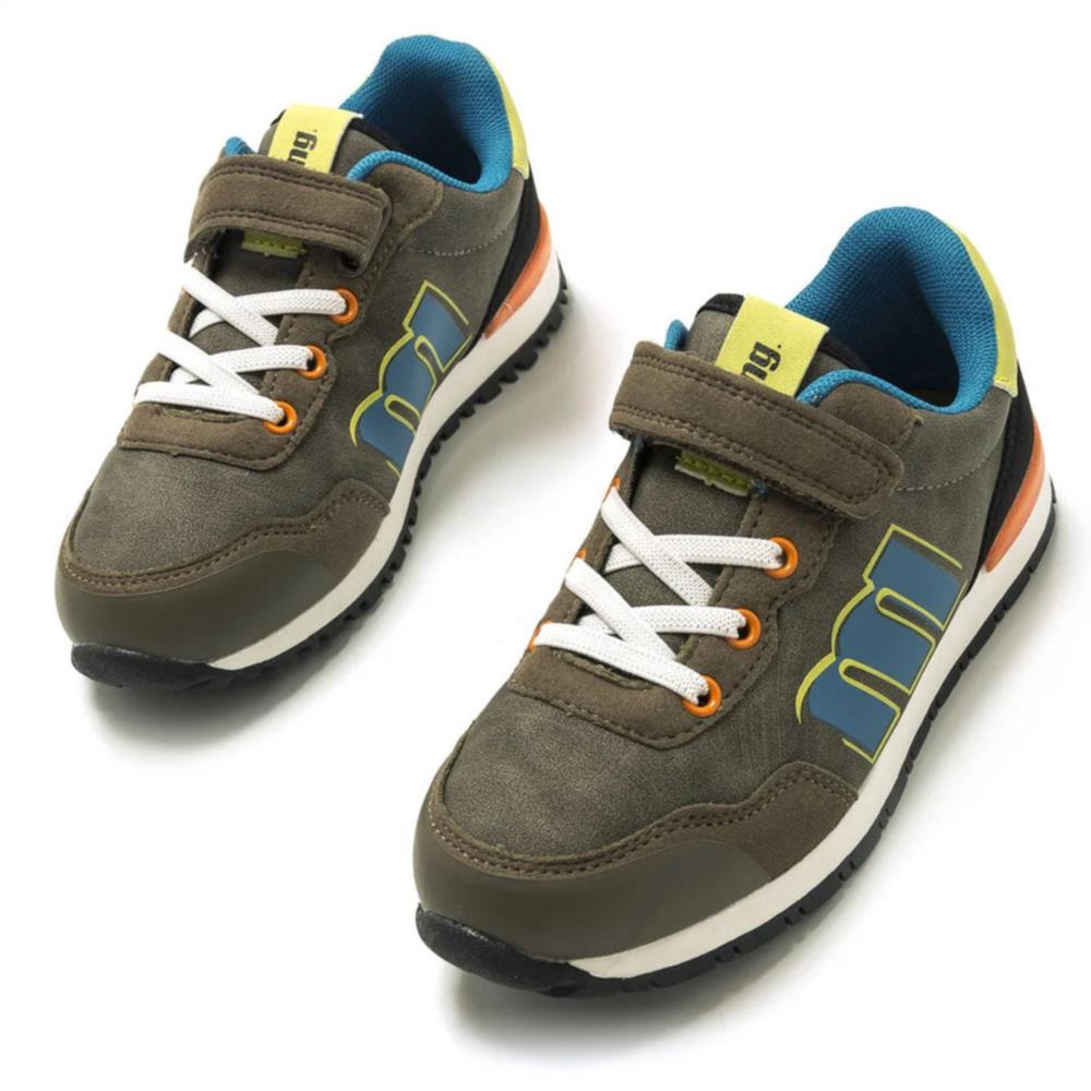 Deportivo en color marrón de la marca Mustang para niño. Deportivo en color marrón de la marca Mustang para niño.