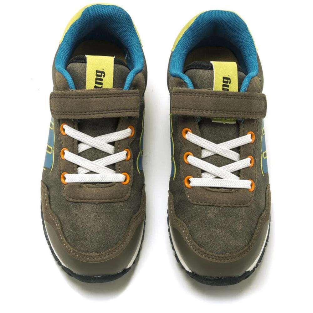 Deportivo en color marrón de la marca Mustang para niño. Deportivo en color marrón de la marca Mustang para niño.